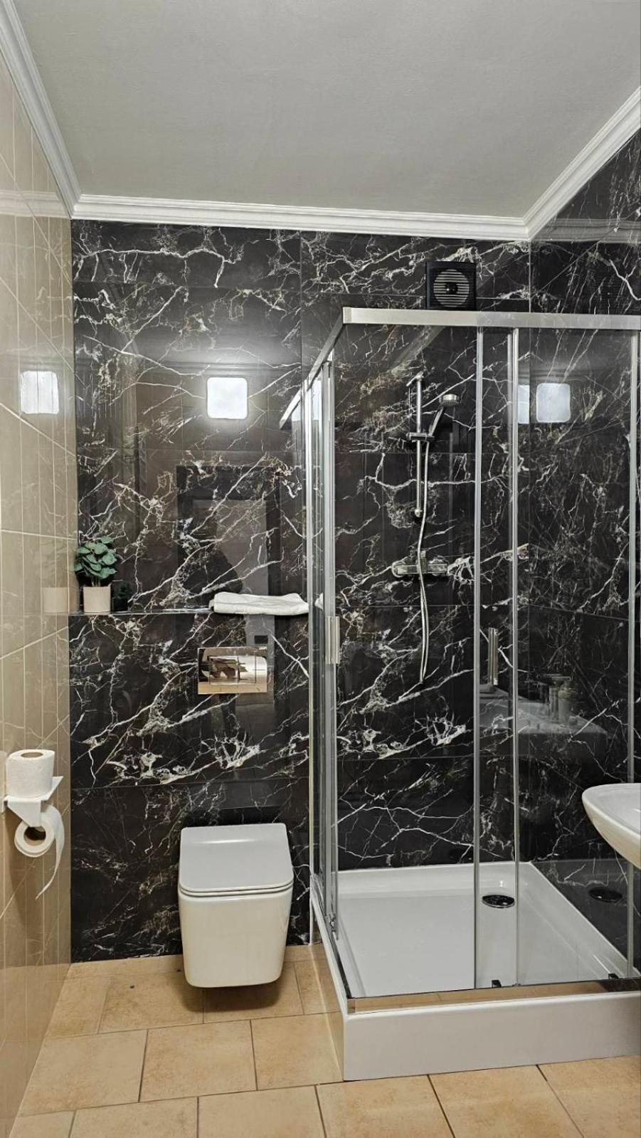 Black Room Apartment Мукачеве Екстериор снимка